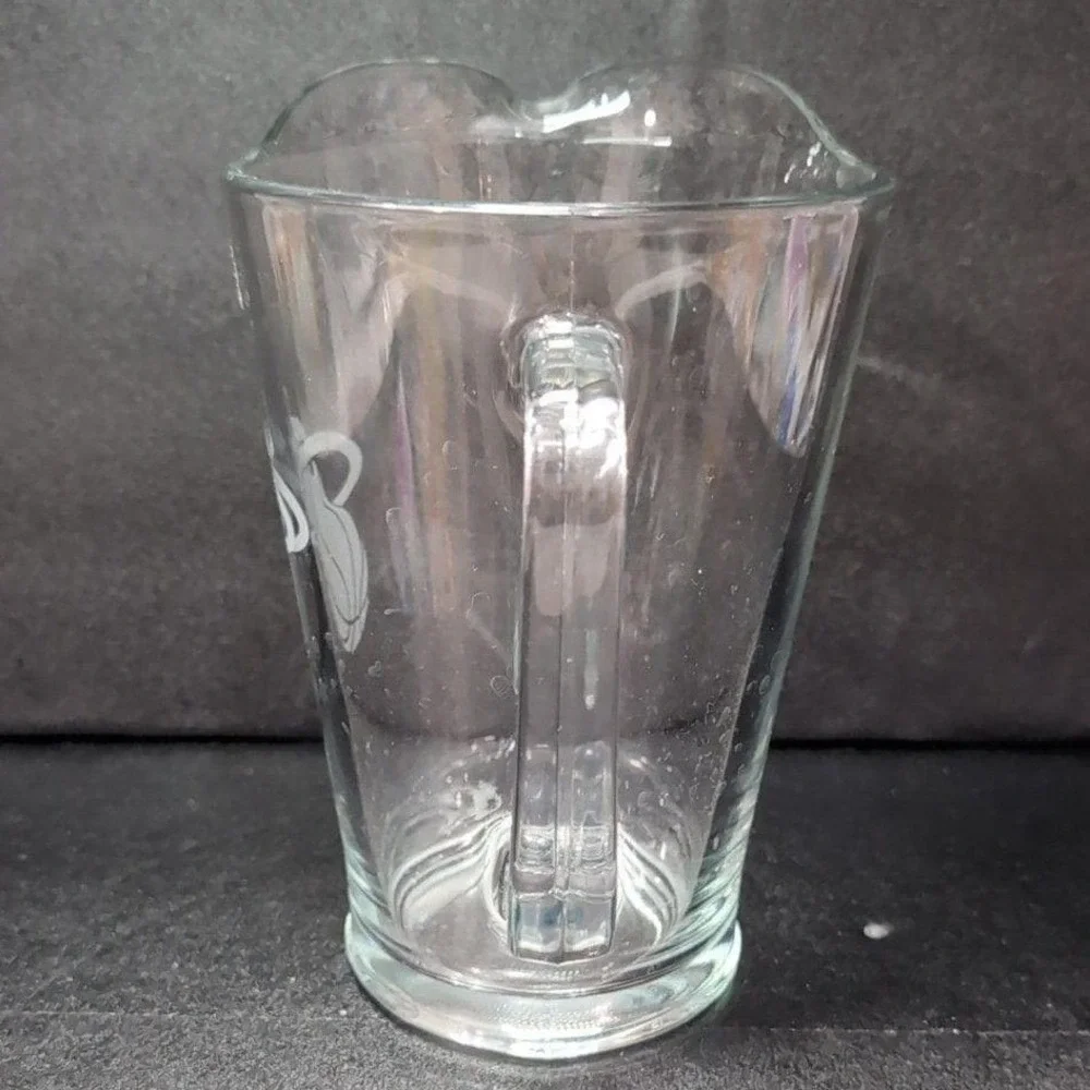 Miami Heat 64oz Beer Pitcher, NBA Licensed Glass Drink Jug,‎ Basketball Barware